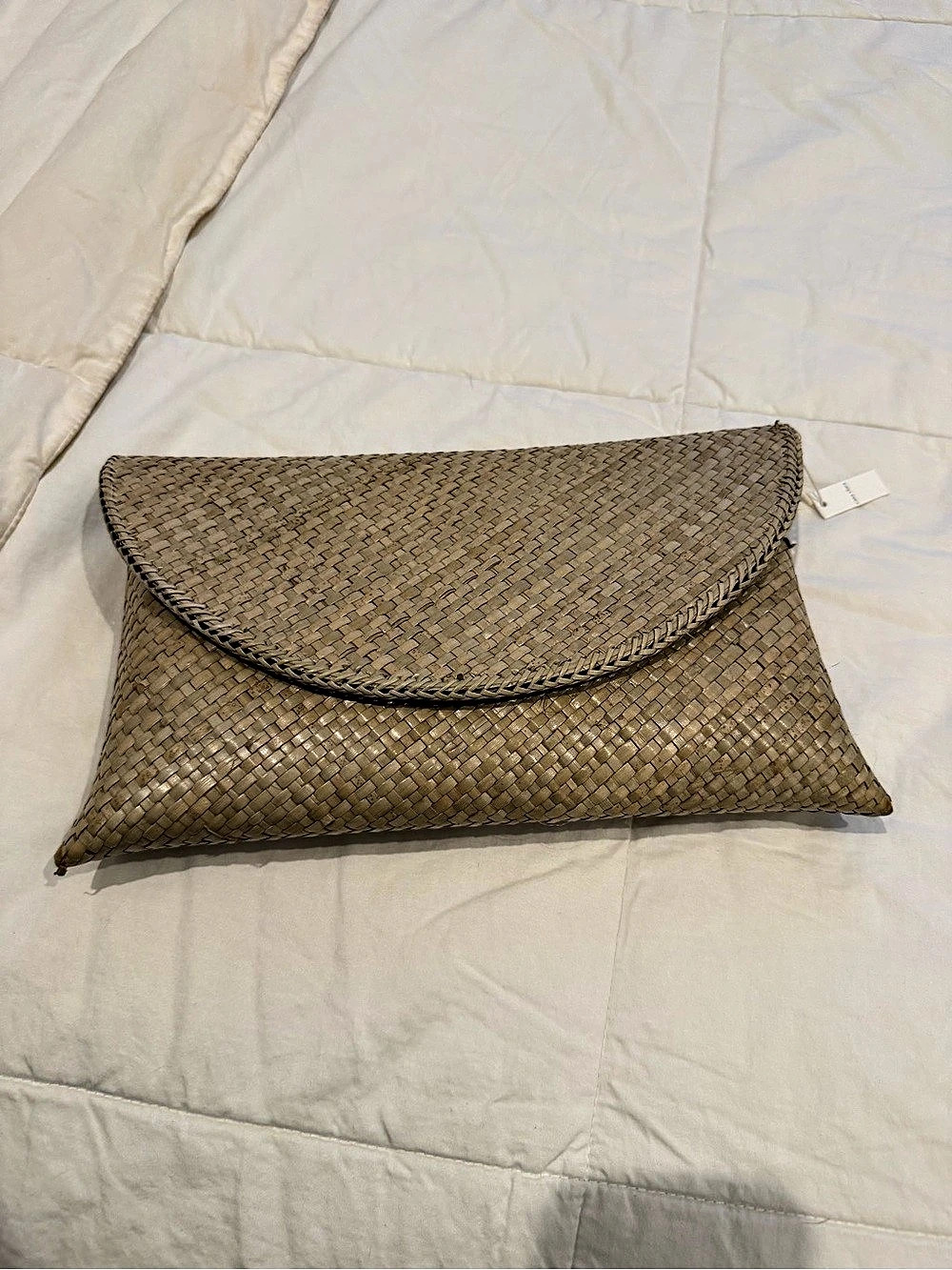 Casa Clara island clutch